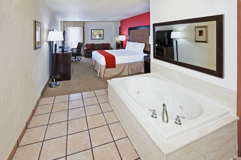 Holiday Inn Express & Suites Oklahoma City Northwest By Ihg 2* Oklahoma City