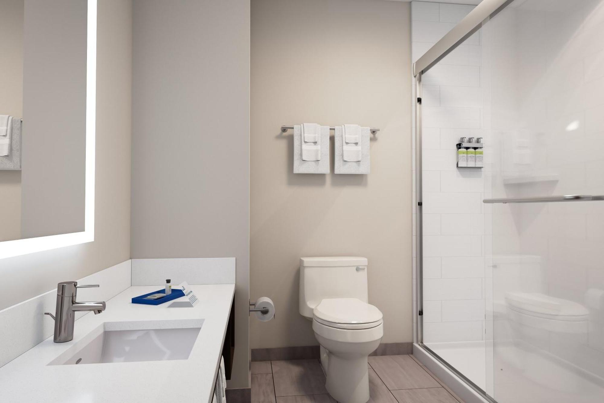 Holiday Inn Express & Suites Oklahoma City Northwest By Ihg Hotel 2*