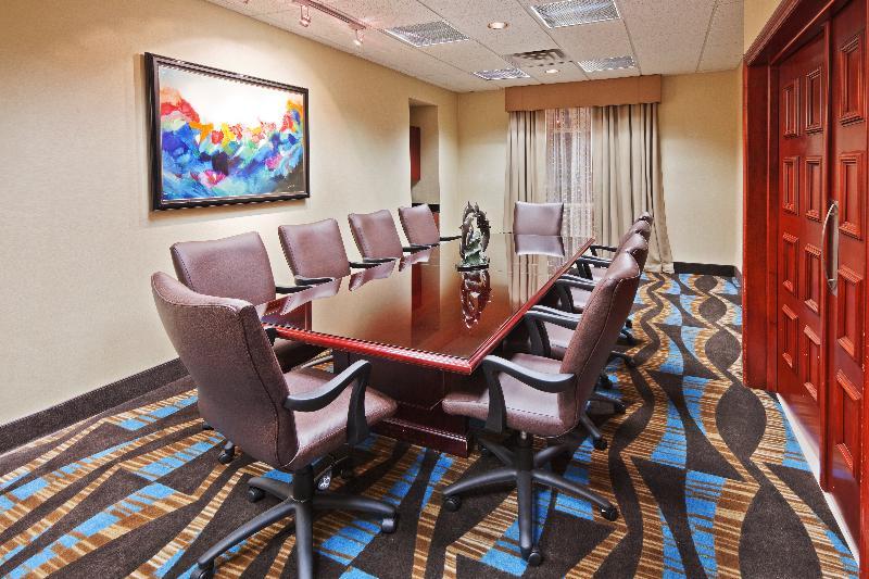 Holiday Inn Express & Suites Oklahoma City Northwest By Ihg Hotel 2*