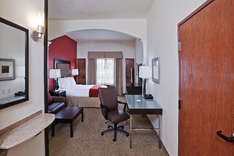Hotel Holiday Inn Express & Suites Oklahoma City Northwest By Ihg 2*